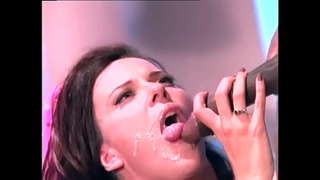 Dubh rí agus a aoi ag fucking seo starving busty chick