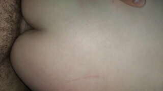 ���ນຶ່ງໃນຄີກົເພດສໍາພັນກັບ sexy ສາວ. ຍິງໃຊ້ເວລາໃຫຍ່ແລ່ນເລິກໃນຂອງນາງໃກ້ຊິດກົ້ນ.