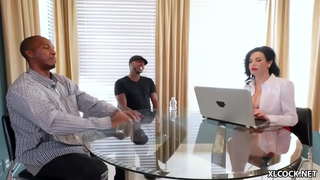 Veronica Avluv no&amp;#039;t pensar molt sobre un interracial trio