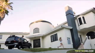 Annem içeri girerken erkek arkadaşını sikmek mi? Güzel!