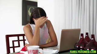 פטיט הובנה stepsis מישל אנדרסון רצועות ומאפשר סוטה החורג שגומר לה על הירכיים