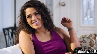 Whitney ve Victoria arasında eski bir alev alevleniyor gibi görünüyor