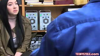 Horny jeung imut nyanghareupan rumaja pornstar disebut Amillia Onyx meunang ngahukum x_x ku kaamanan guy jeung gedé dick