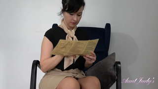 Big Tit MILF en hôtesse de l&#039;air Wanilianna - Upskirt, une Culotte et des Bas