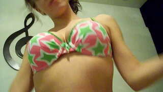 Návrat Štvrtok, Mladých Ashley Šuká Priateľ Sebe Gumy Na Prvé Rande