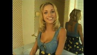 Hot Blond Brianna Banks Se Curul Ei Stramt