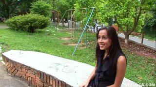 латиноамериканка получила теплый уход за лицом после того, как ее жестко трахнули в киску и задницу