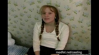 ���ુંદર કેટી બહાર પ્રયાસ કરે છે માટે એક પોર્ન ભૂમિકા