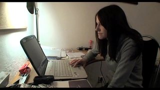 Ez a csaj széttárja a lábát