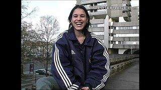 ���ඩ් brunette යොවුන් වාත්තු