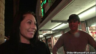 Vegas milf fucked στο ξενοδοχείο