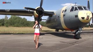 Eroberlin ඉදිරිපත් Monika බෙන්ස් බිම පාලනය මත ජර්මානු ගුවන් තොටුපළ