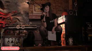 Jeny Smith nyilvános meztelenül a színpadon