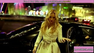 Blonda alvenas ĉe ŝia kliento superrega entreprenistino.Ŝi diris al senvestigi kaj ricevas leash sur.Tempo leki pussy.Post tio shes frotis per ŝi, kaj vidas ŝin levi ŝin, ĝis ŝi cums en ŝia buŝo.Shes bleeding kaj demandas al cum