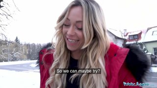 Openbare Agent Europese sexbomb Jennifer Amilton seks op leer rusbank