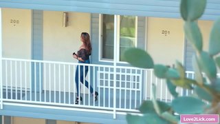 ̃�엄마 먹기 그녀의 레즈비언 대 딸 털이 많은 여성 성기