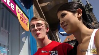 HUNT4K. Rogonja zaludjenik je drago da plaćaju za pičku njegovu devojku