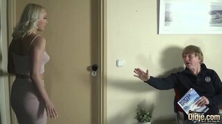 Öreg ember behatol meleg tortát tervek vele puha mellbimbója