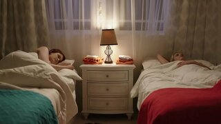 Madivin dou plezi ant yon rou ak yon blond chick