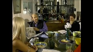 Maristo stud ricevas sian malmolan ilo sucxis de belega blonda Hannah