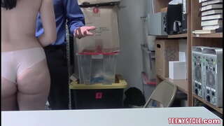 ���ದ್ಭುತ ಸ್ತನಗಳನ್ನು ತೊಟ್ಟುಗಳು ಕುಂಡೆ ಕಂದು ಕೂದಲಿನ ಸುಂದರಿ ಹದಿಹರೆಯದ ಸುಂದರಿ ಕಚೇರಿ ಮೂಲಕ ಭ್ರಷ್ಟ ಕಾಪ್