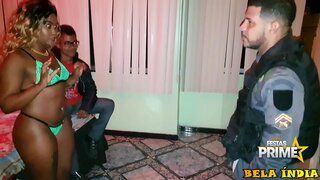 Κερατάς ρολόι μου δίνει να μπάτσος μπροστά του