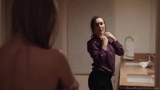 AN-SEXY CAILÍNÍ LE CHÉILE TAR ÉIS SCARADH AGUS A THABHAIRT GRÁ