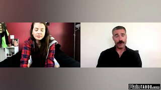 Busty teen प्राप्त गर्न नाङ्गो ifo उनको perv सल्लाहकारले.त्यो बाहिर लिन्छ उनको ठूलो स्तन र पकड लिन्छ her toy.त्यो कुखुरा र उनको कपाल बिल्ली fucks