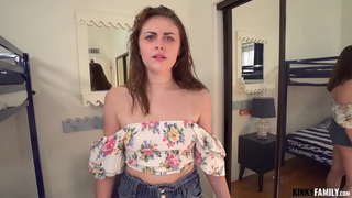 Странная Семейка - ман меравам, то ин корро ҳабсҳои парванда